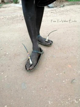 Maison Ougandaise Ouganda 11 Chaussures de nomades mMassai en Ouganda