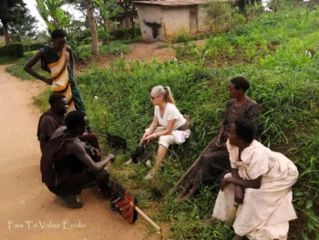 Maison Ougandaise Ouganda 10 Discution avec les nomades Massai en Ouganda
